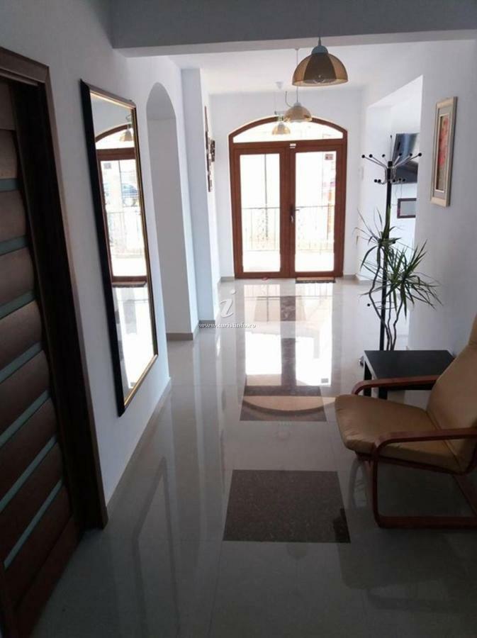 Casa Adrian 2 Mai Appartement Buitenkant foto